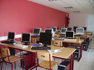 La salle informatique, MFR Plounévez, établissement de formation par alternance, 4ème, 3ème, Bac Pro SAPAT